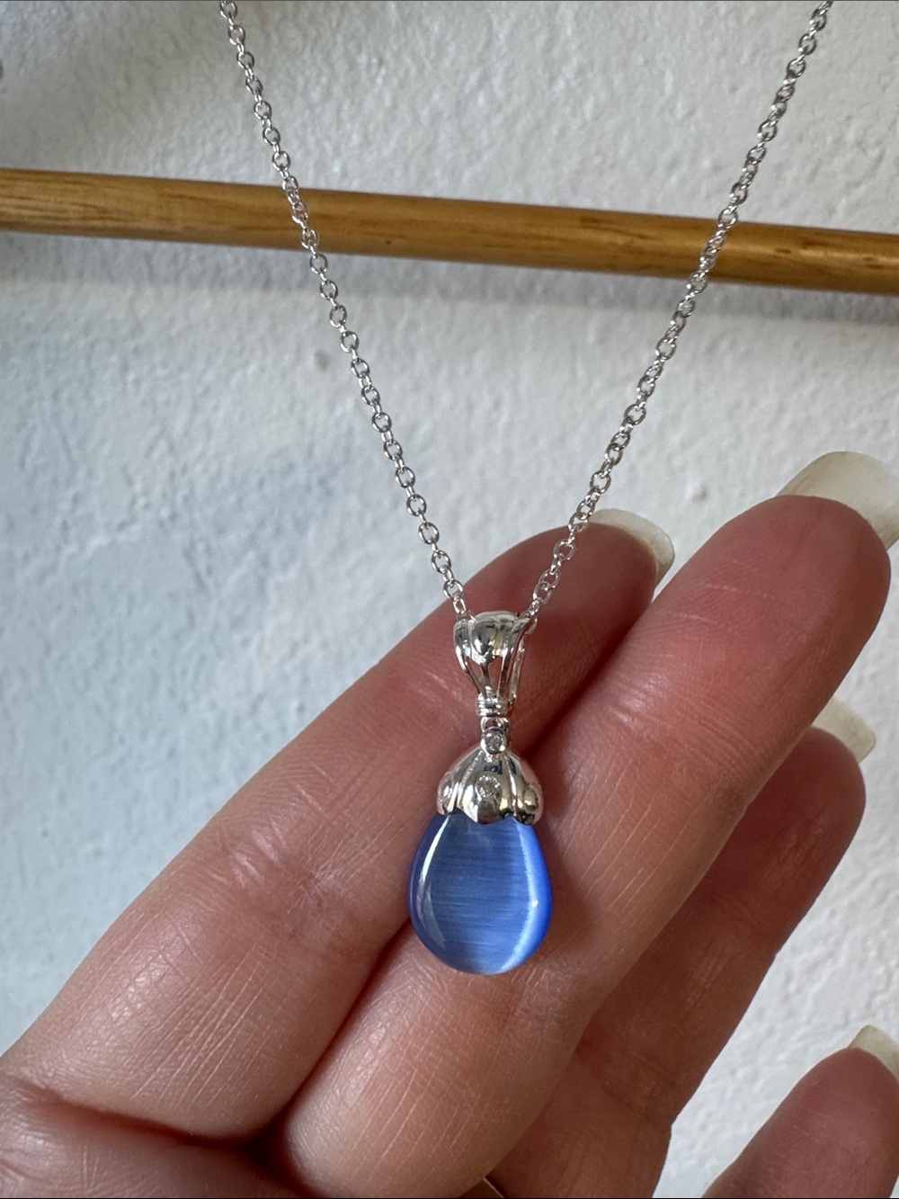 Silver Tone Cat Eye Necklace